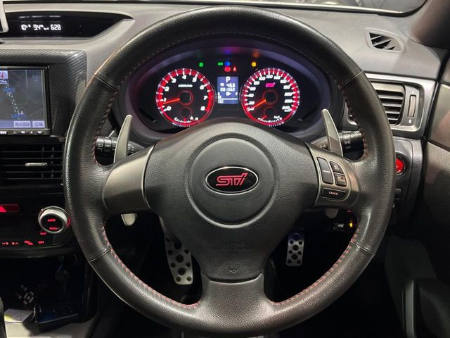 �y�����v�����X�e�A�����O�z�㎿�Ȋv���g�p���邱�ƂŁA��ɂ����������݂ƂĂ��^�]���₷���n���h���ł���