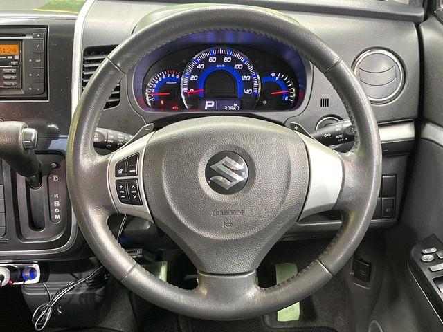 �y�����v�����X�e�A�����O�z�㎿�Ȋv���g�p���邱�ƂŁA��ɂ����������݂ƂĂ��^�]���₷���n���h���ł���