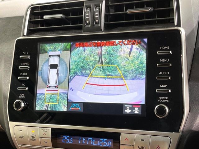 【パノラミックビューモニター】専用のカメラにより、上から見下ろしたような視点で360度クルマの周囲を確認することができます☆死角部分も確認しやすく、狭い場所での切り返しや駐車もスムーズに行えます。