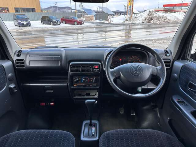 �C���ɍ��킹�Ē����I�ɑ��삷�邱�ƂŁA�ԓ������ł����K�ɕۂĂ܂��B