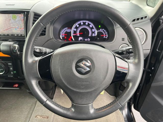 �y�����v�����X�e�A�����O�z�㎿�Ȋv���g�p���邱�ƂŁA��ɂ����������݂ƂĂ��^�]���₷���n���h���ł���