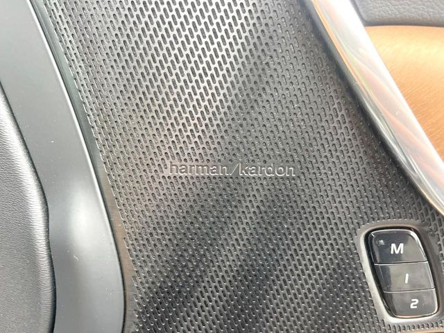 ��harman/kardon�T�E���h�V�X�e��:�I�[�f�B�I��僁�[�J�[����|����v���~�A���X�s�[�J�[�𑕔��B�����̃X�s�[�J�[����A���̗������܂ŕ����鍂�i���ȉ��y�����y���݂��������܂��B