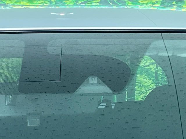 �y�G�}�[�W�F���V�[�u���[�L�z���s���ɑO���̎ԗ�����F�����A�Փ˂������Ȏ��͌x��ƃu���[�L�ŏՓˉ���Ɣ�Q�y�����A�V�X�g�B�����S�Ƀh���C�u�����y���݂��������܂��B