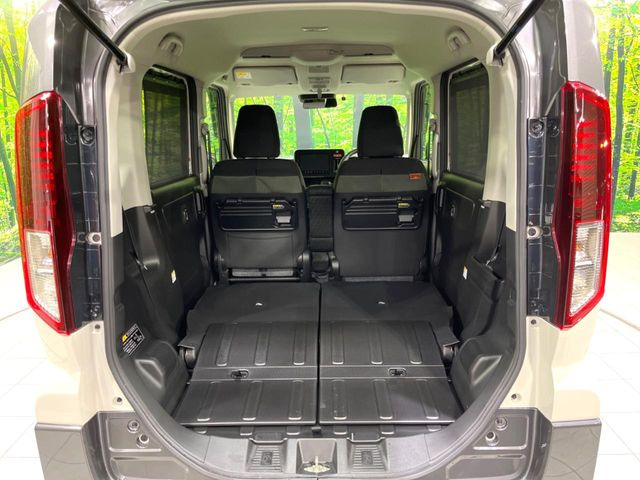 ���i�̂���������ʋ΁A���}���ɏ\���ȉ׎��X�y�[�X���m�ۂ��Ă���܂��B�Z�J���h�V�[�g��|���ƁA�傫�ȉו��̐ύڂ��\�ł���