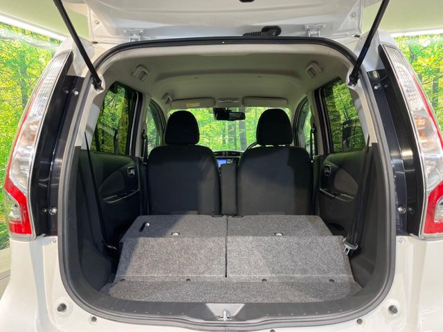 ���i�̂���������ʋ΁A���}���ɏ\���ȉ׎��X�y�[�X���m�ۂ��Ă���܂��B�Z�J���h�V�[�g��|���ƁA�傫�ȉו��̐ύڂ��\�ł���