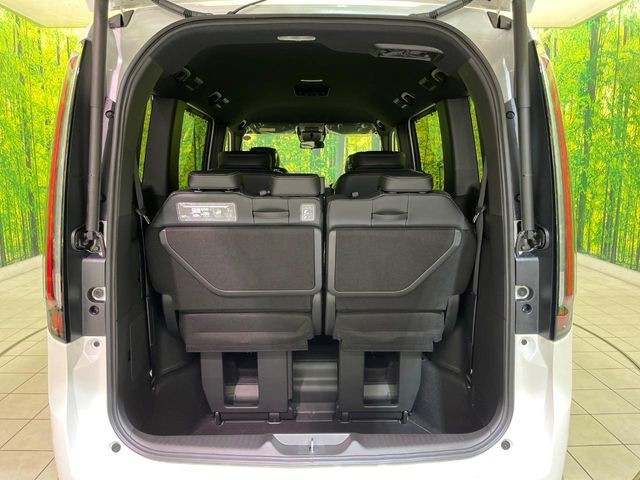 ���i�̂���������ʋ΁A���}���ɏ\���ȉ׎��X�y�[�X���m�ۂ��Ă���܂��B�Z�J���h�V�[�g��|���ƁA�傫�ȉו��̐ύڂ��\�ł���