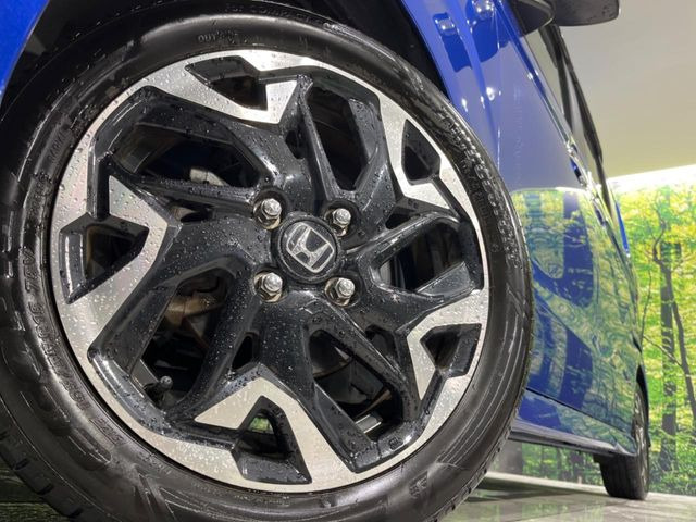 �y����15�C���`�A���~�z�C�[���z�O�ςɃ}�b�`���������A���~�z�C�[���𑕒����Ă���܂��B�e��ЊO�A���~�z�C�[����A�X�^�b�h���X�^�C�����戵�����Ă���܂��B���񂲑��k����������