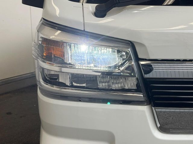 �yLED�w�b�h���C�g�z���V����ԑ��s�����ǍD�Ȏ��E���m�ۂ����S���ĉ^�]�ł��鍂�P�xLED�w�b�h���C�g�𑕔�!�_�����x�������A����d�͂��}�����Ă��܂��B