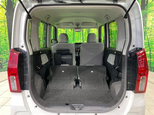 ���i�̂���������ʋ΁A���}���ɏ\���ȉ׎��X�y�[�X���m�ۂ��Ă���܂��B�Z�J���h�V�[�g��|���ƁA�傫�ȉו��̐ύڂ��\�ł���