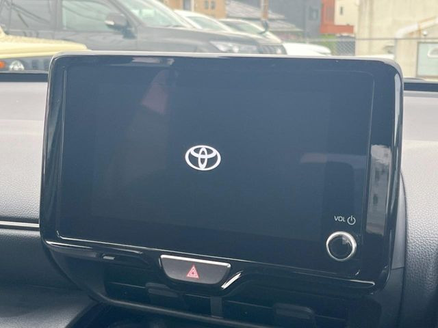 �y8�C���` �f�B�X�v���C�I�[�f�B�I�z���ʂ̃f�B�X�v���C��AppleCarPlay��AndroidAuto�����p�\�B�傫�ȉ�ʂŃX�}�z�i�r�A�v���������p���������܂���