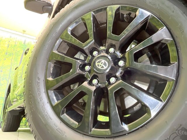 �y����18�C���`�A���~�z�C�[���z�O�ςɃ}�b�`���������A���~�z�C�[���𑕒����Ă���܂��B�e��ЊO�A���~�z�C�[����A�X�^�b�h���X�^�C�����戵�����Ă���܂��B���񂲑��k����������