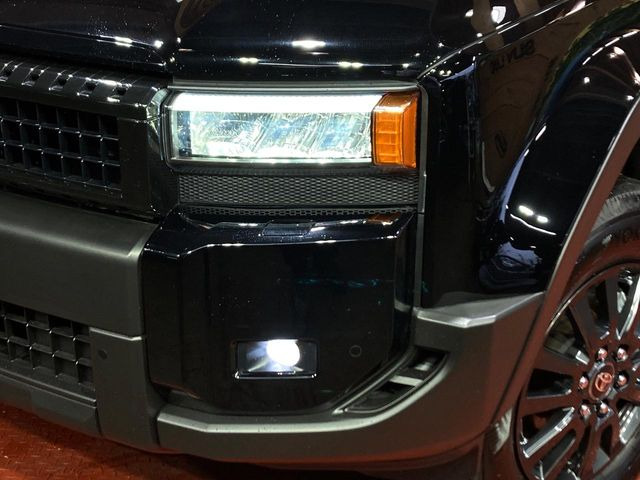 �yLED�w�b�h���C�g�z���V����ԑ��s�����ǍD�Ȏ��E���m�ۂ����S���ĉ^�]�ł��鍂�P�xLED�w�b�h���C�g�𑕔�!�_�����x�������A����d�͂��}�����Ă��܂��B