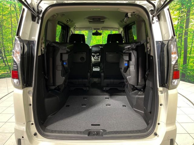 ���i�̂���������ʋ΁A���}���ɏ\���ȉ׎��X�y�[�X���m�ۂ��Ă���܂��B�Z�J���h�V�[�g��|���ƁA�傫�ȉו��̐ύڂ��\�ł���