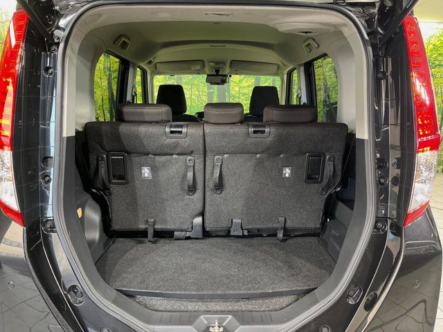 ���i�̂���������ʋ΁A���}���ɏ\���ȉ׎��X�y�[�X���m�ۂ��Ă���܂��B�Z�J���h�V�[�g��|���ƁA�傫�ȉו��̐ύڂ��\�ł���