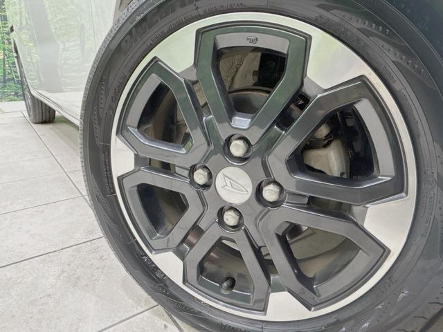 �y����15�C���`�A���~�z�C�[���z�O�ςɃ}�b�`���������A���~�z�C�[���𑕒����Ă���܂��B�e��ЊO�A���~�z�C�[����A�X�^�b�h���X�^�C�����戵�����Ă���܂��B���񂲑��k����������