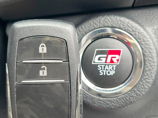 �y�X�}�[�g�L�[�z�J�o����|�P�b�g�ɓ��ꂽ�܂܂ł��h�A�̎{���E�������\�ȃX�}�[�g�L�[�𑕔��B�G���W���̃I���E�I�t�����J�M�����o���K�v����������Ƃ��Ă��֗��ł���