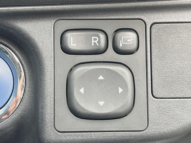 �y�d���i�[�~���[�z�T�C�h�~���[�͓d���i�[���ƂȂ��Ă���A�������ԏ�ł��L�Y�������X�N��}�����܂��B