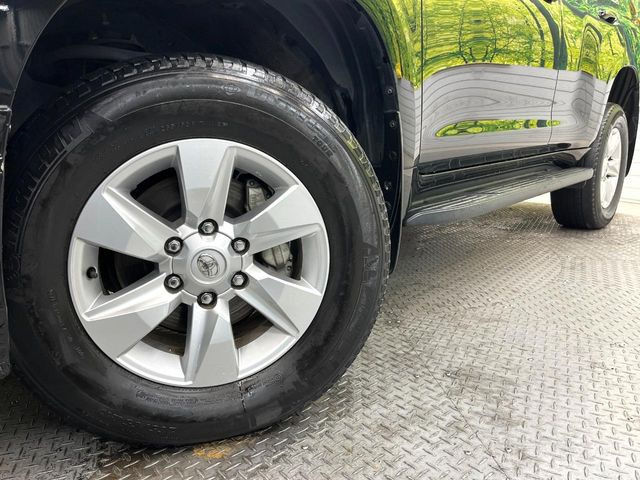 �y����17�C���`�A���~�z�C�[���z�O�ςɃ}�b�`���������A���~�z�C�[���𑕒����Ă���܂��B�e��ЊO�A���~�z�C�[����A�X�^�b�h���X�^�C�����戵�����Ă���܂��B���񂲑��k����������