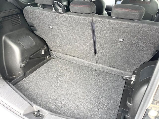 ���i�̂���������ʋ΁A���}���ɏ\���ȉ׎��X�y�[�X���m�ۂ��Ă���܂��B�Z�J���h�V�[�g��|���ƁA�傫�ȉו��̐ύڂ��\�ł���