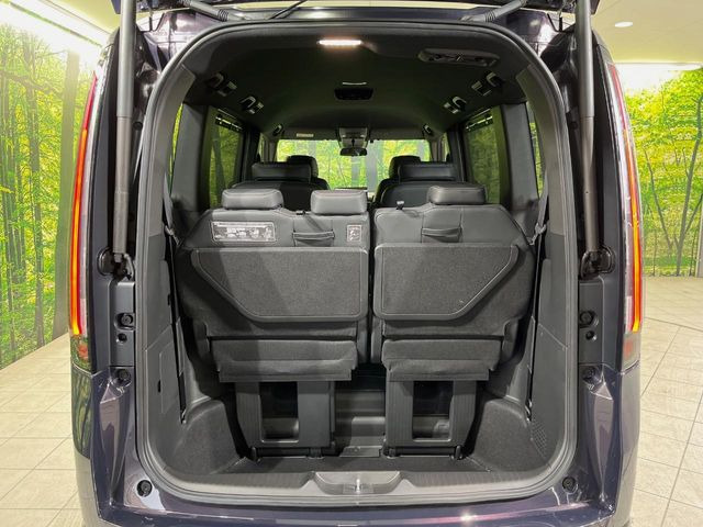 ���i�̂���������ʋ΁A���}���ɏ\���ȉ׎��X�y�[�X���m�ۂ��Ă���܂��B�Z�J���h�V�[�g��|���ƁA�傫�ȉו��̐ύڂ��\�ł���