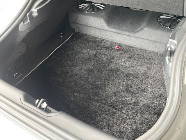 ���i�̂���������ʋ΁A���}���ɏ\���ȉ׎��X�y�[�X���m�ۂ��Ă���܂��B