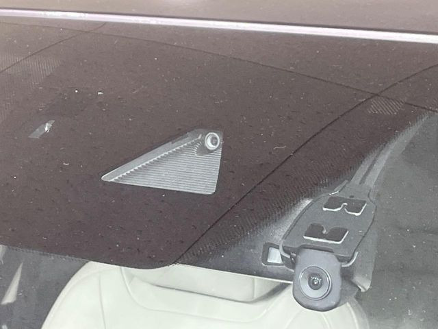 �y�X�}�[�g�u���[�L�T�|�[�g�z���s���ɑO���̎ԗ�����F�����A�Փ˂������Ȏ��͌x��ƃu���[�L�ŏՓˉ���Ɣ�Q�y�����A�V�X�g�B�����S�Ƀh���C�u�����y���݂��������܂��B