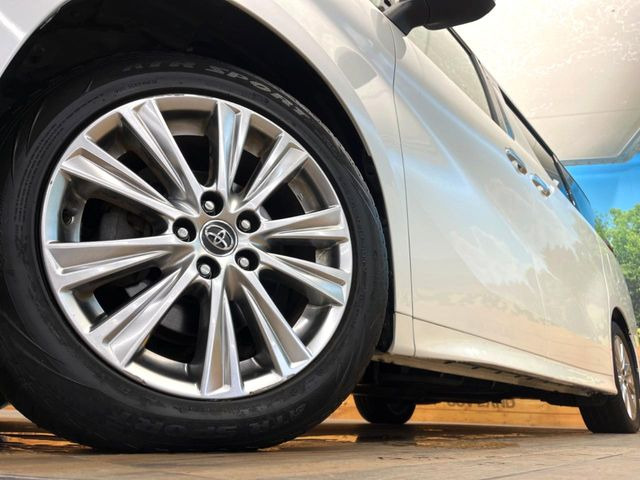 �y����18�C���`�A���~�z�C�[���z�O�ςɃ}�b�`���������A���~�z�C�[���𑕒����Ă���܂��B�e��ЊO�A���~�z�C�[����A�X�^�b�h���X�^�C�����戵�����Ă���܂��B���񂲑��k����������