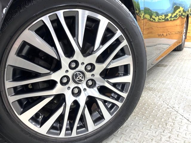 �y����18�C���`�A���~�z�C�[���z�O�ςɃ}�b�`���������A���~�z�C�[���𑕒����Ă���܂��B�e��ЊO�A���~�z�C�[����A�X�^�b�h���X�^�C�����戵�����Ă���܂��B���񂲑��k����������