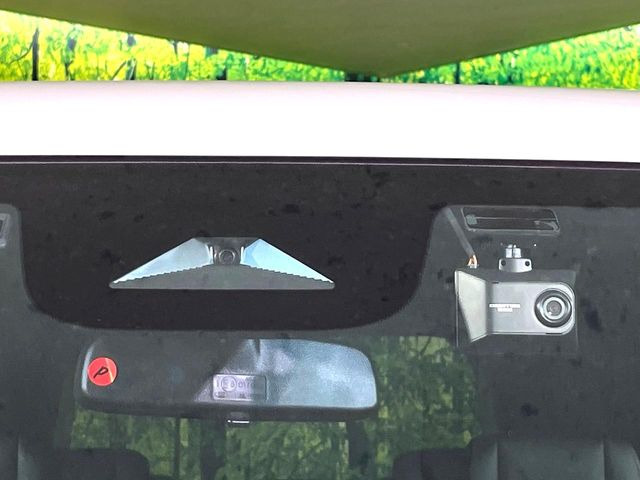 �y�z���_�Z���V���O�z���s���ɑO���̎ԗ�����F�����A�Փ˂������Ȏ��͌x��ƃu���[�L�ŏՓˉ���Ɣ�Q�y�����A�V�X�g�B�����S�Ƀh���C�u�����y���݂��������܂��B