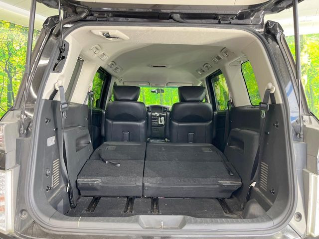 ���i�̂���������ʋ΁A���}���ɏ\���ȉ׎��X�y�[�X���m�ۂ��Ă���܂��B�Z�J���h�V�[�g��|���ƁA�傫�ȉו��̐ύڂ��\�ł���