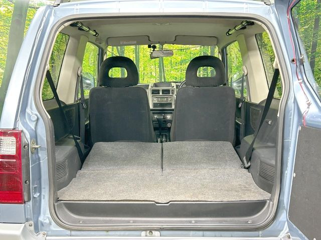 ���i�̂���������ʋ΁A���}���ɏ\���ȉ׎��X�y�[�X���m�ۂ��Ă���܂��B�Z�J���h�V�[�g��|���ƁA�傫�ȉו��̐ύڂ��\�ł���