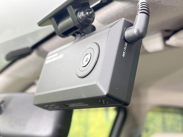 �y�h���C�u���R�[�_�[�z���S�E���S�ȃJ�[���C�t�ɕK�{�̃h���C�u���R�[�_�[�𑕔�!���s���͂������A������^�]�⎖�̂ɑ��������ۂ̏󋵂��f���ŋL�^���A����̃��X�N�ɔ����܂��B