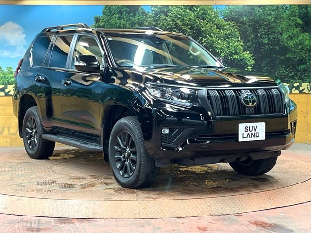 高透明度のガラス皮膜で撥水はもちろん、上質なツヤ・光沢を実現。紫外線や酸性雨から大切な愛車を保護し、色あせ・劣化を防止。「弾スプラッシュコート」、「弾プリミッサコート」からお選びいただけます。