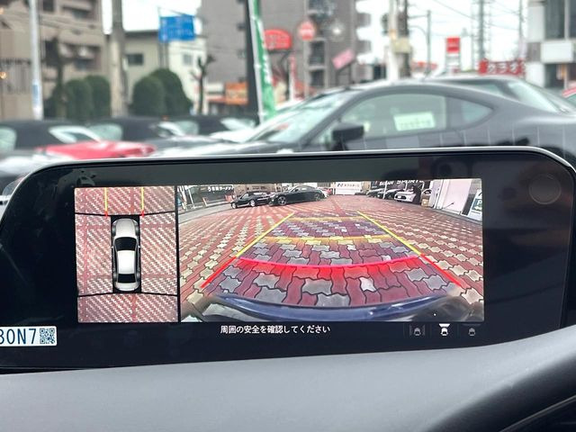 �y360&deg;�r���[���j�^�[�z��p�̃J�����ɂ��A�ォ�猩���낵���悤�Ȏ��_��360�x�N���}�̎��͂��m�F���邱�Ƃ��ł��܂������p�������m�F���₷���A�����ꏊ�ł̐؂�Ԃ��⒓�Ԃ��X���[�Y�ɍs���܂��B