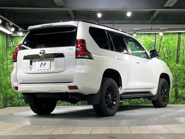 ☆全国のネクステージからお取り寄せが可能※!遠方の店舗に展示してあるクルマが気になる場合も、最寄りの店舗でご覧いただくことが可能です!是非私たちに要望をお聞かせください!※別途費用