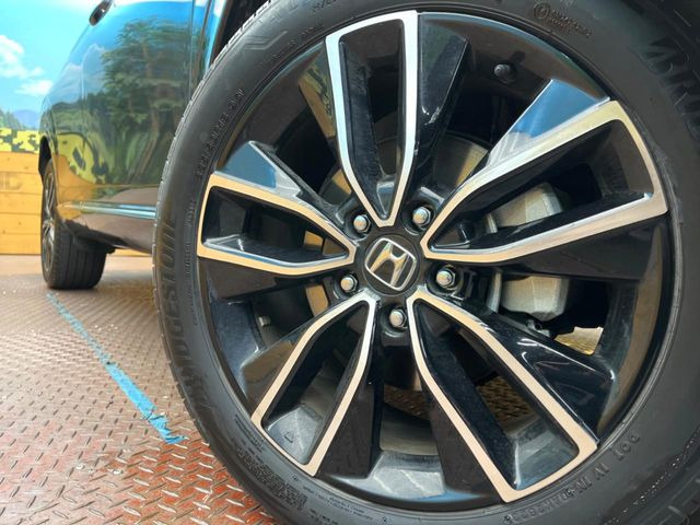 �y����18�C���`�A���~�z�C�[���z�O�ςɃ}�b�`���������A���~�z�C�[���𑕒����Ă���܂��B�e��ЊO�A���~�z�C�[����A�X�^�b�h���X�^�C�����戵�����Ă���܂��B���񂲑��k����������