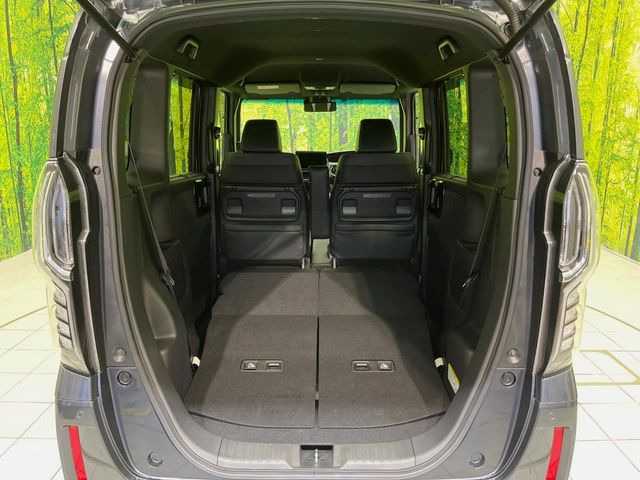 ���i�̂���������ʋ΁A���}���ɏ\���ȉ׎��X�y�[�X���m�ۂ��Ă���܂��B�Z�J���h�V�[�g��|���ƁA�傫�ȉו��̐ύڂ��\�ł���