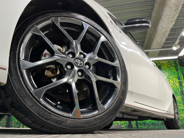 �y�O���[�h��p����18�C���`�A���~�z�C�[���z�f�U�C�����̍��������A���~�z�C�[���𑕒����Ă���܂��B�e��ЊO�A���~�z�C�[����A�X�^�b�h���X�^�C�����戵�����Ă���܂��B���񂲑��k����������