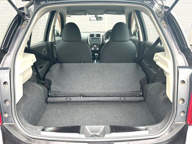 ���i�̂���������ʋ΁A���}���ɏ\���ȉ׎��X�y�[�X���m�ۂ��Ă���܂��B�Z�J���h�V�[�g��|���ƁA�傫�ȉו��̐ύڂ��\�ł���