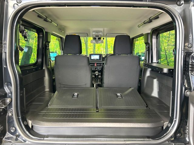 ���i�̂���������ʋ΁A���}���ɏ\���ȉ׎��X�y�[�X���m�ۂ��Ă���܂��B�Z�J���h�V�[�g��|���ƁA�傫�ȉו��̐ύڂ��\�ł���