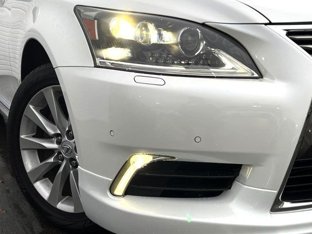 �yLED�w�b�h���C�g�z���V����ԑ��s�����ǍD�Ȏ��E���m�ۂ����S���ĉ^�]�ł��鍂�P�xLED�w�b�h���C�g�𑕔�!�_�����x�������A����d�͂��}�����Ă��܂��B