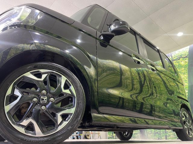 �y�O���[�h��p����15�C���`�A���~�z�C�[���z�f�U�C�����̍��������A���~�z�C�[���𑕒����Ă���܂��B�e��ЊO�A���~�z�C�[����A�X�^�b�h���X�^�C�����戵�����Ă���܂��B���񂲑��k����������