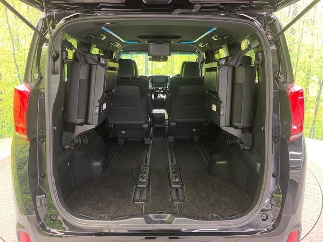 ���i�̂���������ʋ΁A���}���ɏ\���ȉ׎��X�y�[�X���m�ۂ��Ă���܂��B�Z�J���h�V�[�g��|���ƁA�傫�ȉו��̐ύڂ��\�ł���