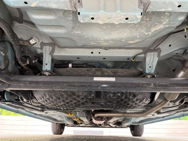 ��D�]�𒸂��Ă���܂��{�f�B�̒e�X�v���b�V���R�[�g���D�]��t���B�ʏ�̃K���X�R�[�g�ƈقȂ�A�ϋv�N��6�N�̖��@���K���X�R�[�e�B���O���A�{�f�B���L���C�ȏ�Ԃɕۂ��Ă���܂��B