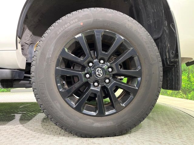 【純正18インチアルミホイール】外観にマッチした純正アルミホイールを装着しております。各種社外アルミホイールや、スタッドレスタイヤも取扱いしております。是非ご相談ください♪