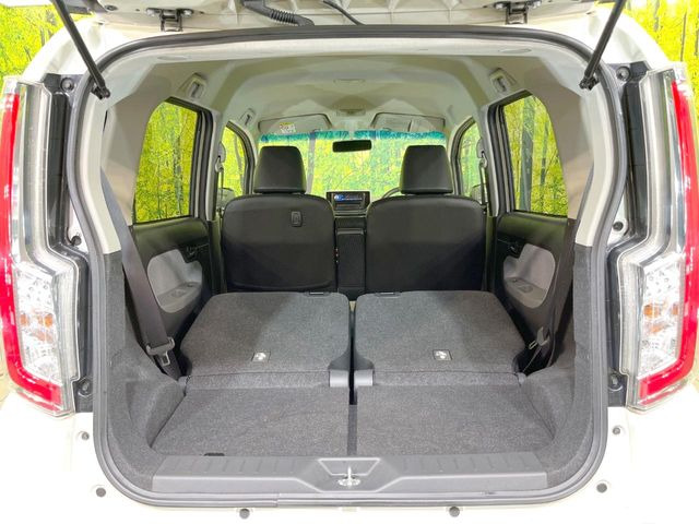 ���i�̂���������ʋ΁A���}���ɏ\���ȉ׎��X�y�[�X���m�ۂ��Ă���܂��B�Z�J���h�V�[�g��|���ƁA�傫�ȉו��̐ύڂ��\�ł���