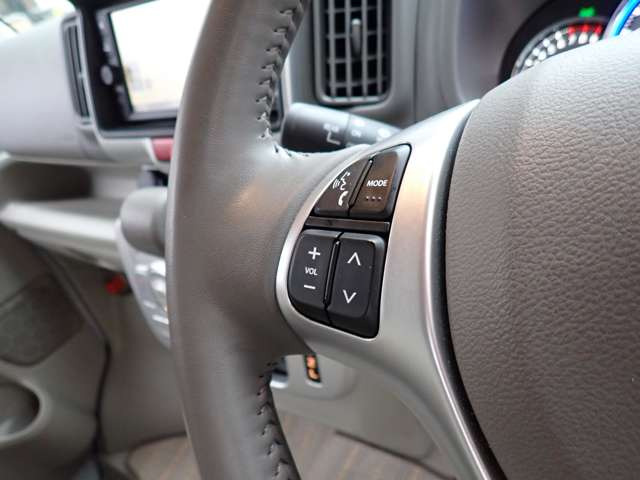 ���X�e�A�����O�X�C�b�`!�X�e�A�����O���������܂܃I�[�f�B�I�@���^�]�A�V�X�g�@�\�𑀍�o���܂���