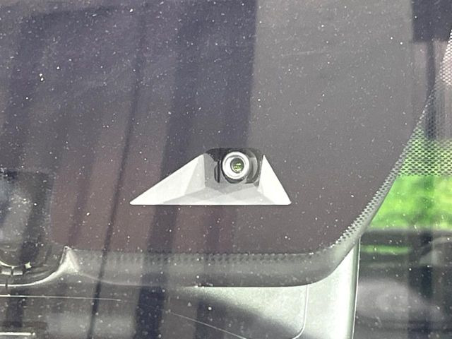 �y�C���e���W�F���g�G�}�[�W�F���V�[�u���[�L�z�t�����g�J�����őO���̎ԗ�����s�҂����m�B�Փ˂������Ȏ��͏Փ˔�Q�y���u���[�L���쓮�A�Փˉ�����T�|�[�g�B�����S�Ƀh���C�u�����y���݂��������܂��B