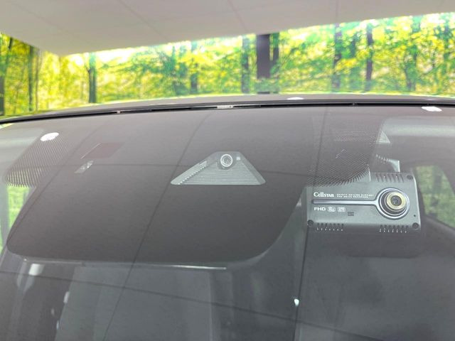 �y�X�}�[�g�u���[�L�T�|�[�g�z���s���ɑO���̎ԗ�����F�����A�Փ˂������Ȏ��͌x��ƃu���[�L�ŏՓˉ���Ɣ�Q�y�����A�V�X�g�B�����S�Ƀh���C�u�����y���݂��������܂��B