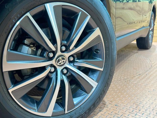 �y����18�C���`�A���~�z�C�[���z�O�ςɃ}�b�`���������A���~�z�C�[���𑕒����Ă���܂��B�e��ЊO�A���~�z�C�[����A�X�^�b�h���X�^�C�����戵�����Ă���܂��B���񂲑��k����������